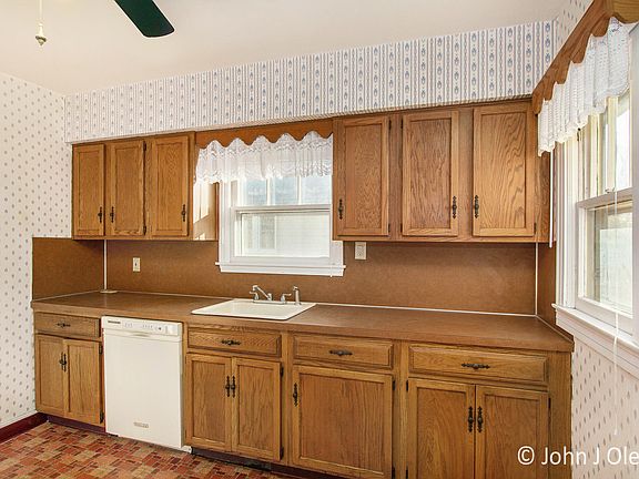 5th image of 1353 Houseman Ave NE