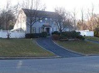 84 Westchester Dr, Rocky Point, NY 11778