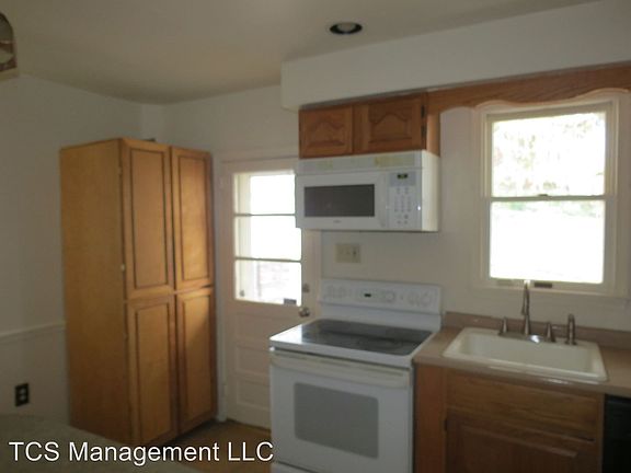 3rd image of 363 Lakeview Ave