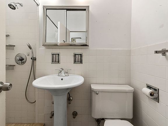 5th image of 35 E 85th St APT 7DN