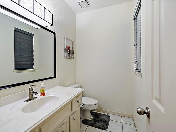 5th image of 2926 Lake View Dr