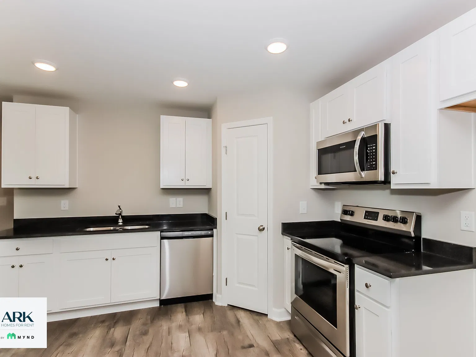3 bed, 2.0 bath, 1176 sqft, $1,625 — Photo 4