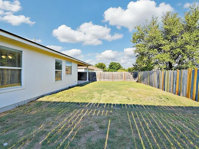 510 Golden Gate Dr — Photo 21