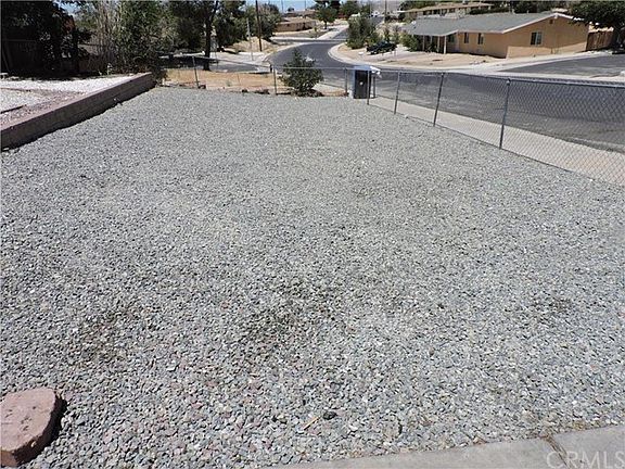 5th image of 15824 Fresno St