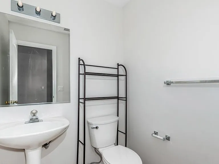 1338 E Grovers Ave — Photo 18
