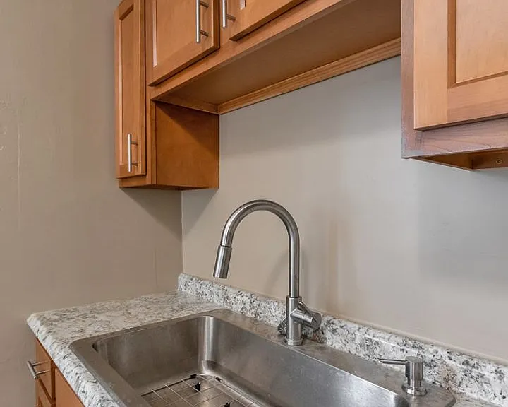 1606 Cleveland Ave NW — Photo 9