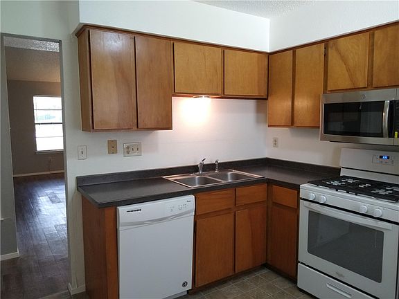 2nd image of 1620 W Braker Ln #B