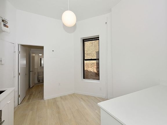 2nd image of 190 6th Ave APT 6RN