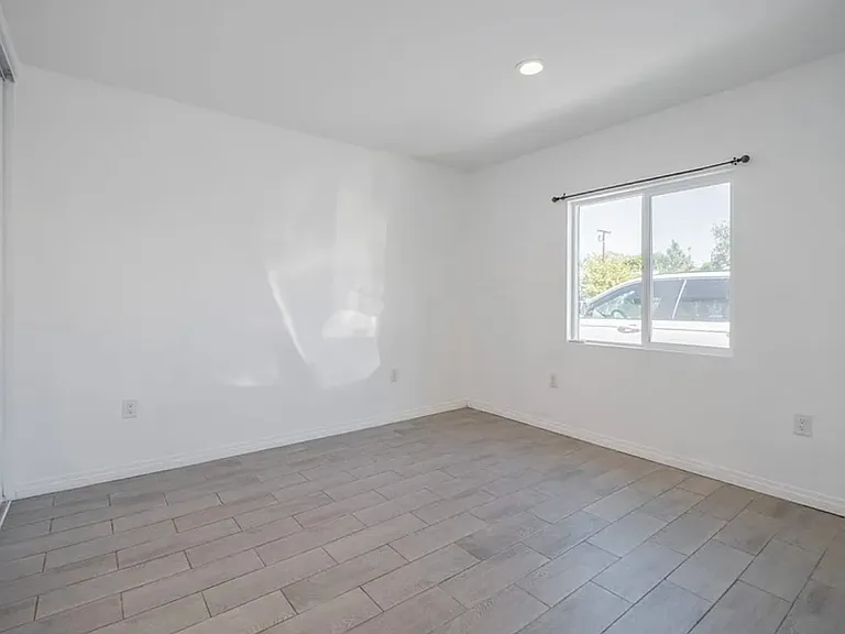 8105 Bevis Ave — Photo 5