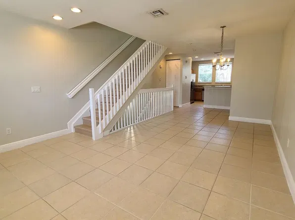 590 AMADOR Lane #6, West Palm Beach, FL 33401