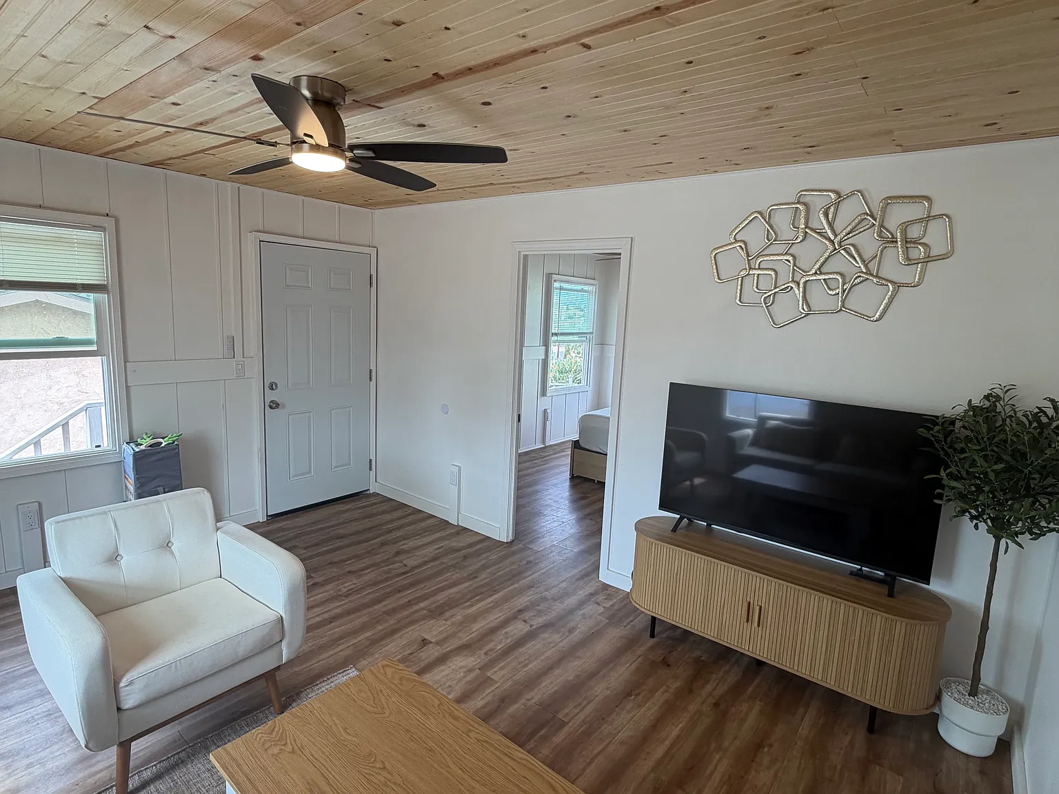 3 bed, 850 sqft, $3,200 — Photo 1