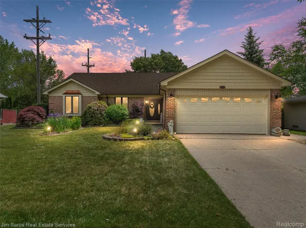 40252 Aynesley St, Clinton Township, MI 48038