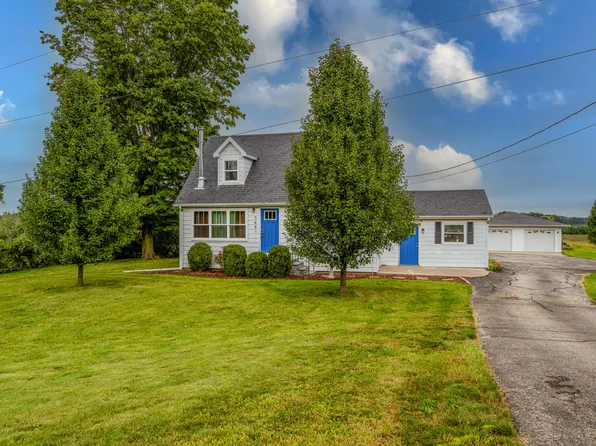 3601 Meadowbrook Rd, Benton Harbor, MI 49022