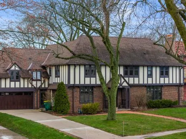 2826 East Menlo BOULEVARD, Shorewood, WI 53211