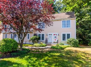 54 Rope Ferry Rd UNIT E90, Waterford, CT 06385