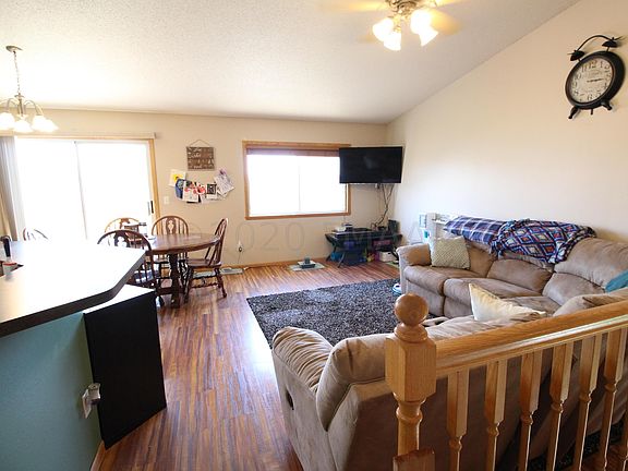 4th image of 1147 42nd Ave W