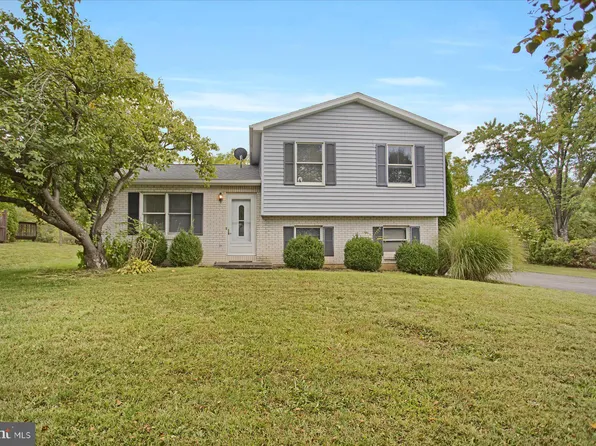 303 Danielle Dr, Pleasant Gap, PA 16823