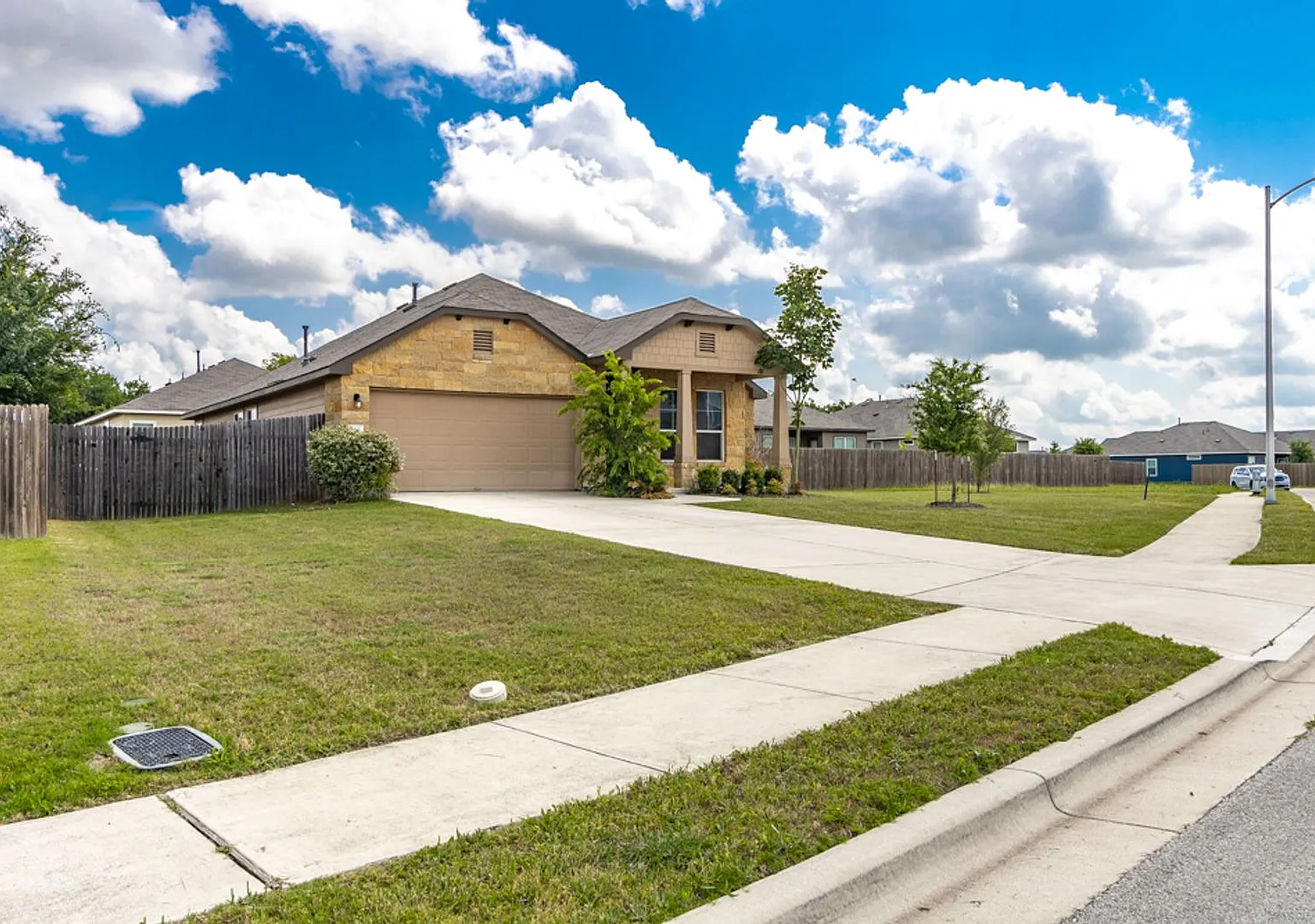 1411 Elbe St Pflugerville, TX 78660 — Photo 2