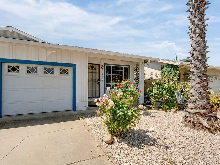 10158 De Soto Way — Photo 8