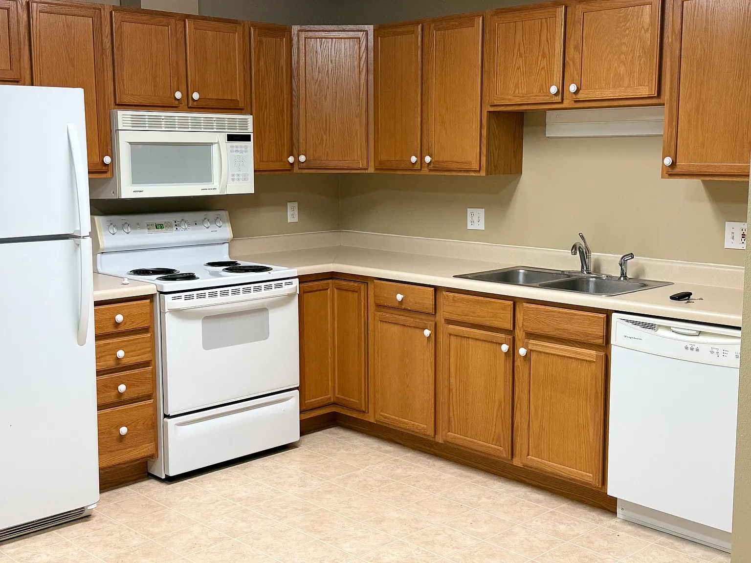 2 bed, 913 sqft, $950 — Photo 1