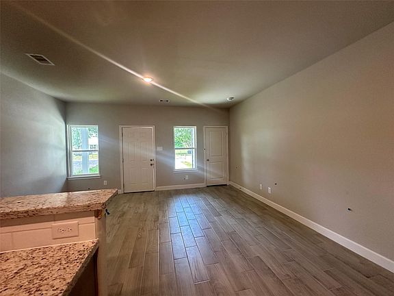 4th image of 104 Turner Dr #A