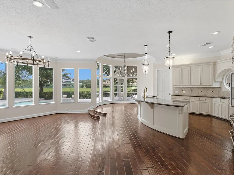 3315 Riviera Dr — Photo 19