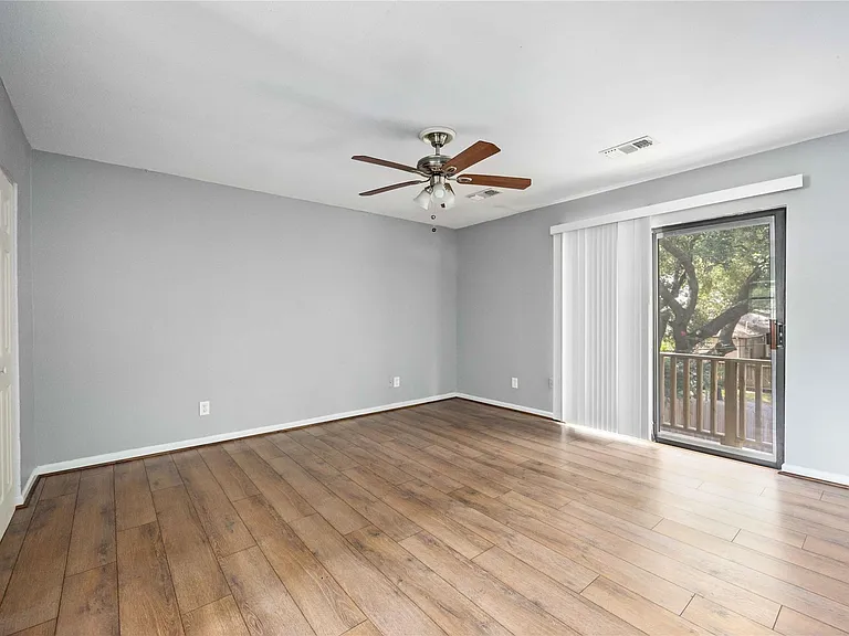 2119 N Austin Ave #C — Photo 11