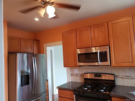 3rd image of 23 Rossiter Ave Floor 2