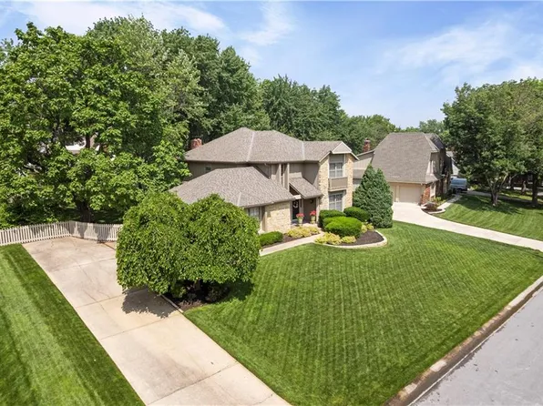 12000 Windsor Dr, Leawood, KS 66209