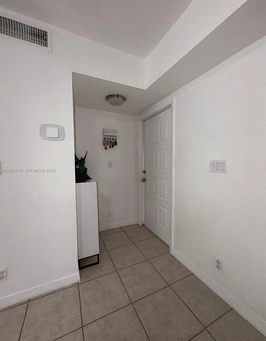 Royal Garden Condo — Photo 2