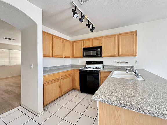 4th image of 2048 Rose Coral Ave