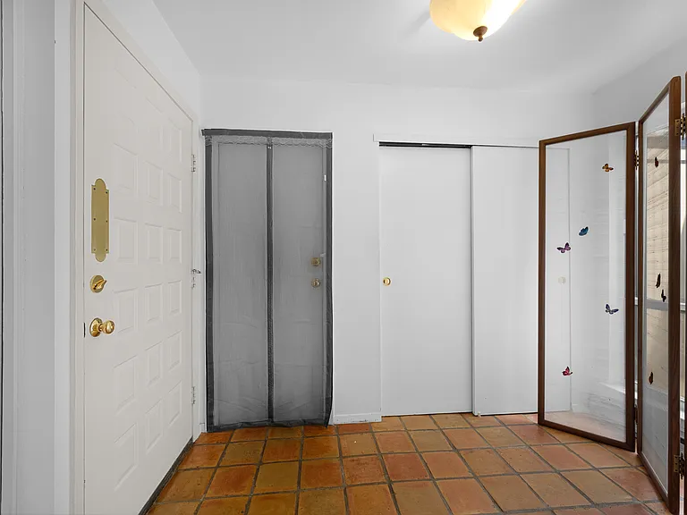 110 Estate Dr — Photo 2