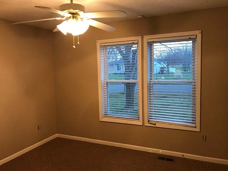 Bay Heights Cir — Photo 14