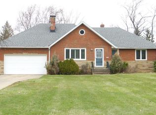 395 Cherry Ln, Seven Hills, OH 44131