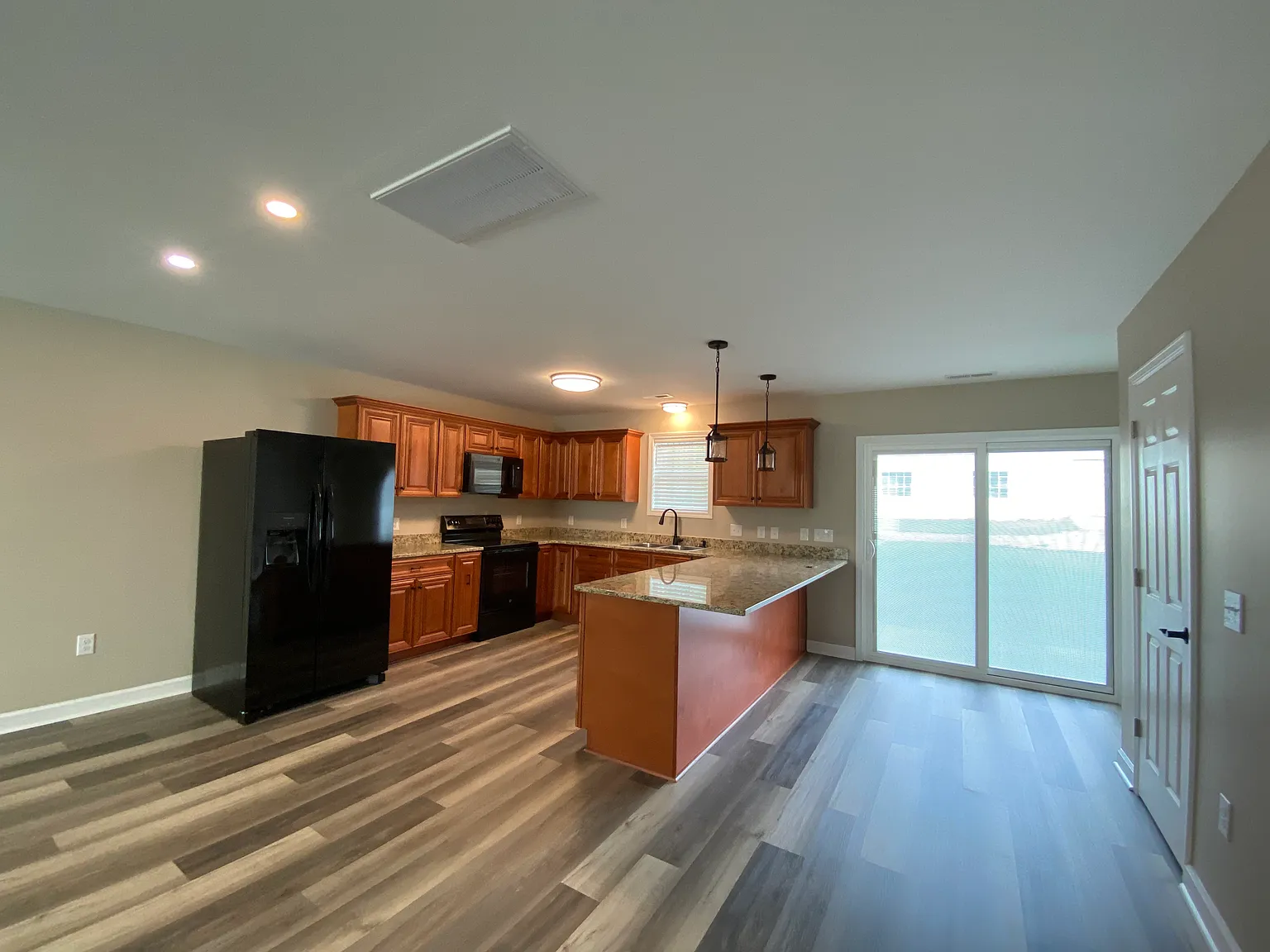 803 E Main St — Photo 2