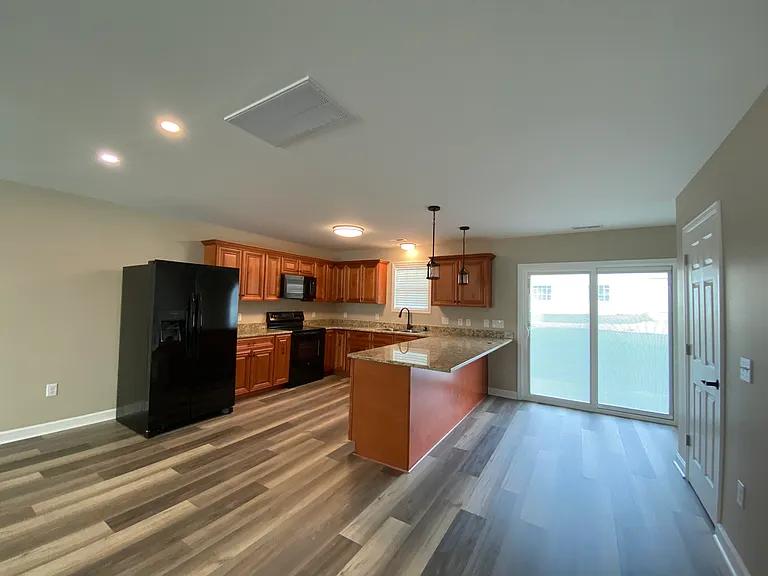 803 E Main St — Photo 2