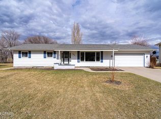 404 Golf Ter, Crookston, MN 56716