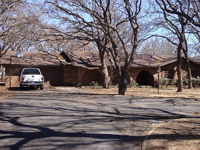 1st image of 132 Crestwood Dr