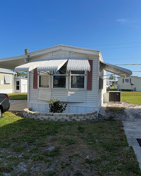 1st image of 13 Skipjack Dr
