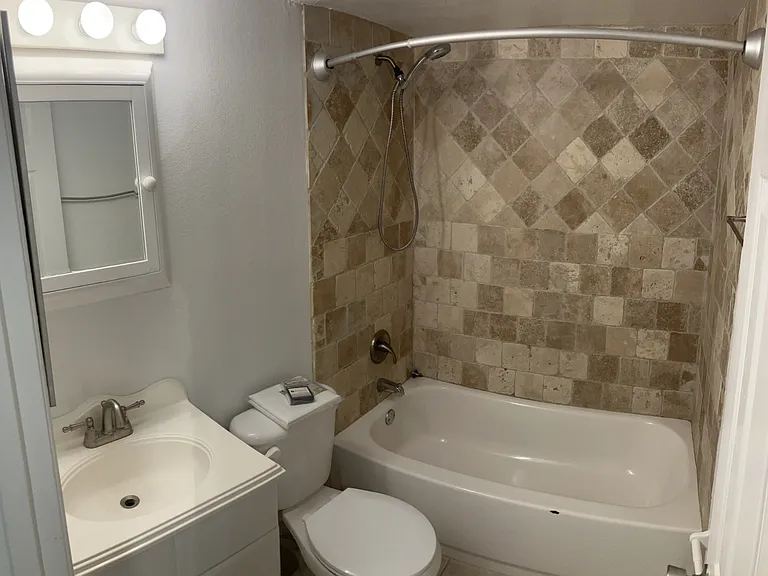 2203 S Fern Creek Ave — Photo 4