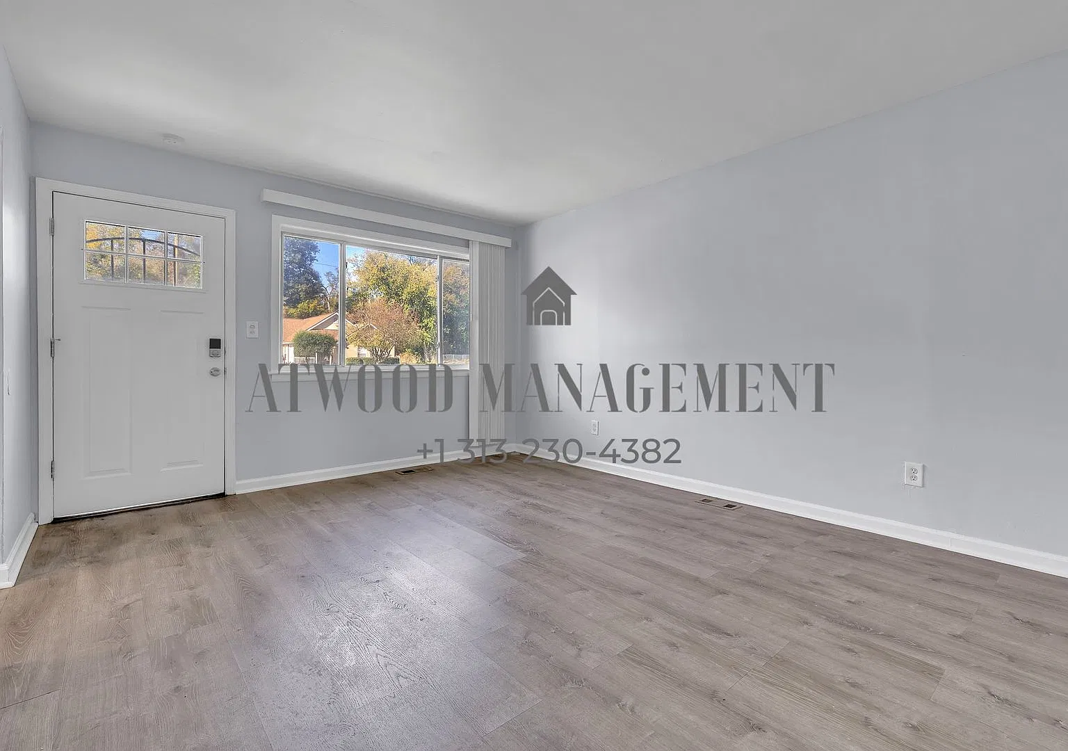 This beautifully updated 3-bedroom, 1-bath single-family home is ready for move-in! — Photo 2
