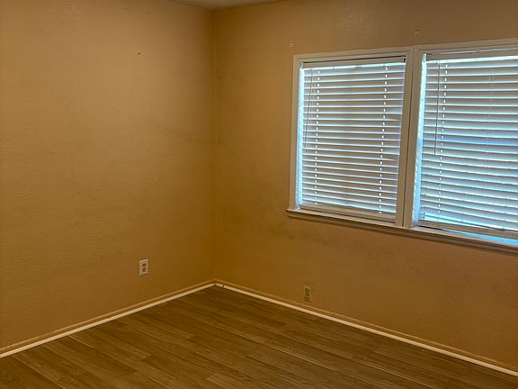 4th image of 11433 Emelita St #3