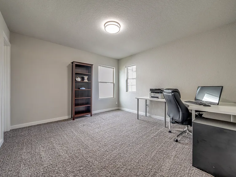 2427 Valencia Crst — Photo 20