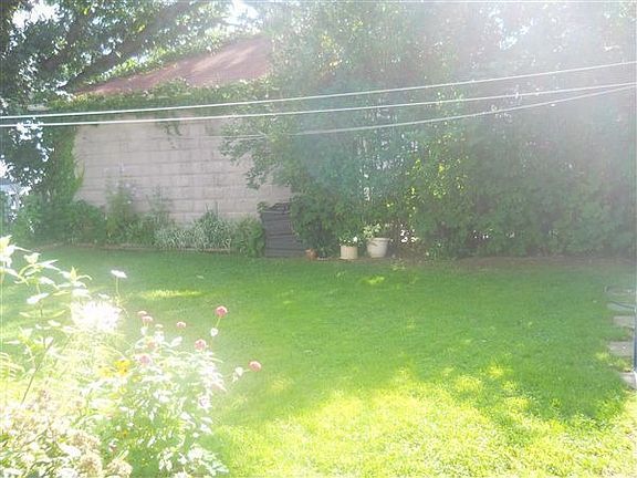 5th image of 132 Woodbine St