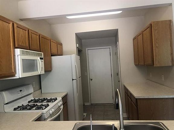 4th image of 6353 Commonwealth Dr #6353