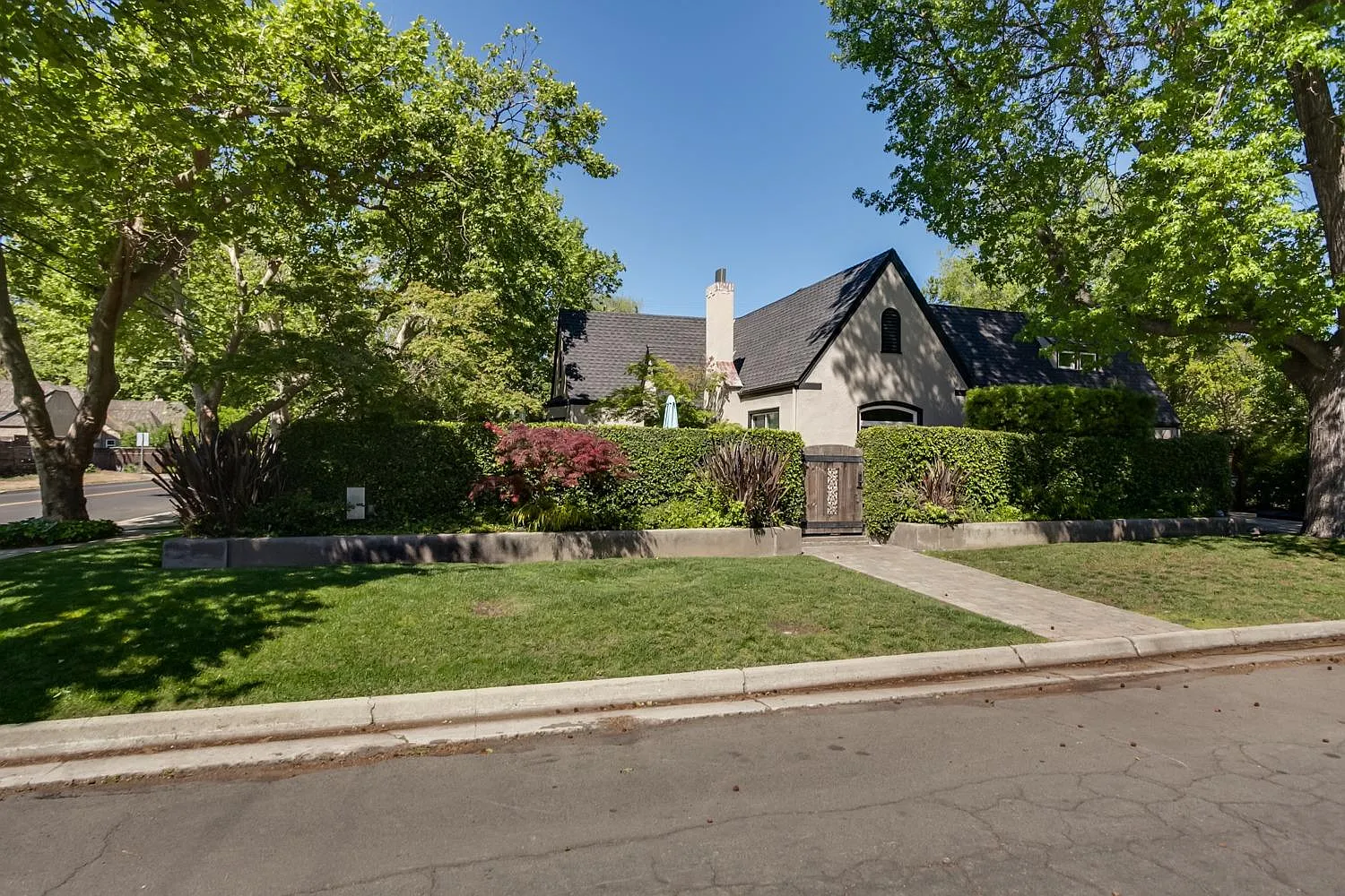 305 Griswold Ave photo 1