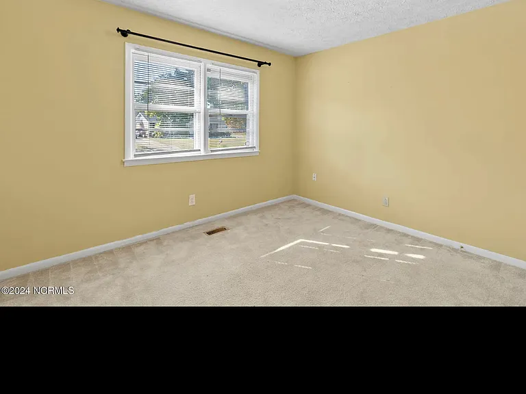 318 Bandera Dr — Photo 15