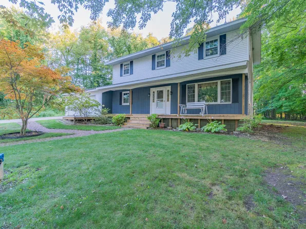 11885 Laketon Ave, Ravenna, MI 49451