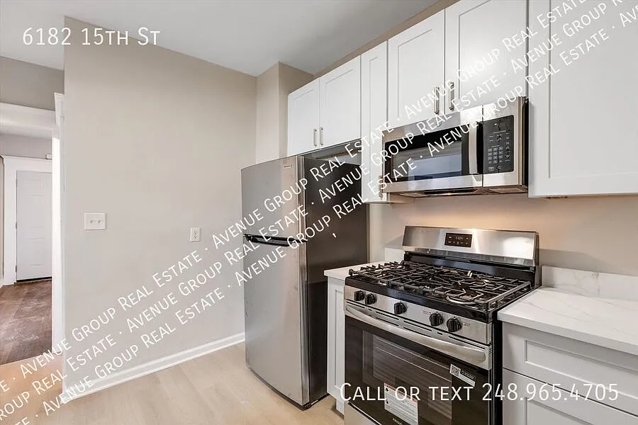 Beautifully Renovated 3 Bed/1 Bath Detroit Colonial — Photo 2