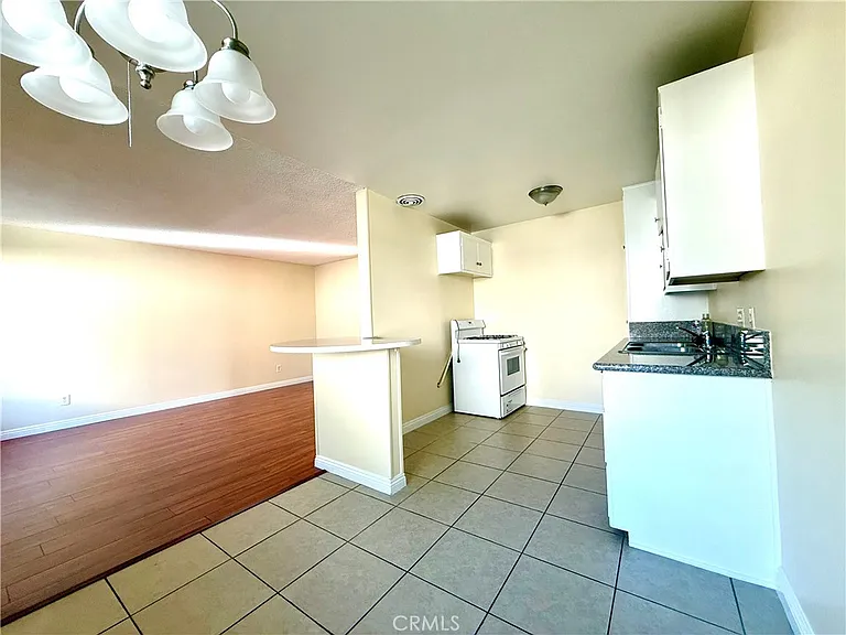 414 Mariposa Ave #B — Photo 8